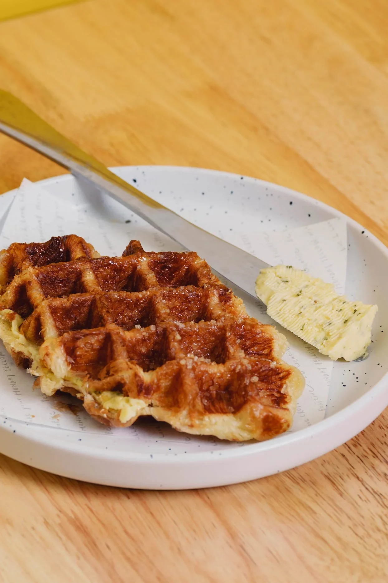 香蒜奶油 Yellow Monday 可頌鬆餅